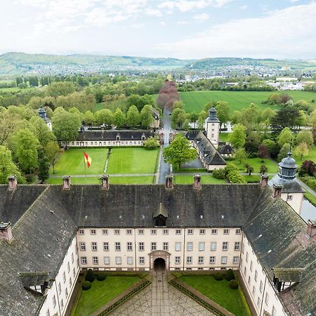 Luxus Wohnen Im Schloss Corvey Fuer 1-6 Gaeste Im Unesco Weltkulturerbe Hoexter Weserbergland Free W-Lan Parken Netflix Fuer Familien Paare Und Geschaeftsreisende Inkl Handtuecher Seife Nintendo Switch Uvm Exterior foto