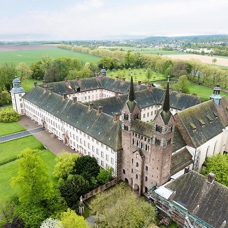 Luxus Wohnen Im Schloss Corvey Fuer 1-6 Gaeste Im Unesco Weltkulturerbe Hoexter Weserbergland Free W-Lan Parken Netflix Fuer Familien Paare Und Geschaeftsreisende Inkl Handtuecher Seife Nintendo Switch Uvm Exterior foto