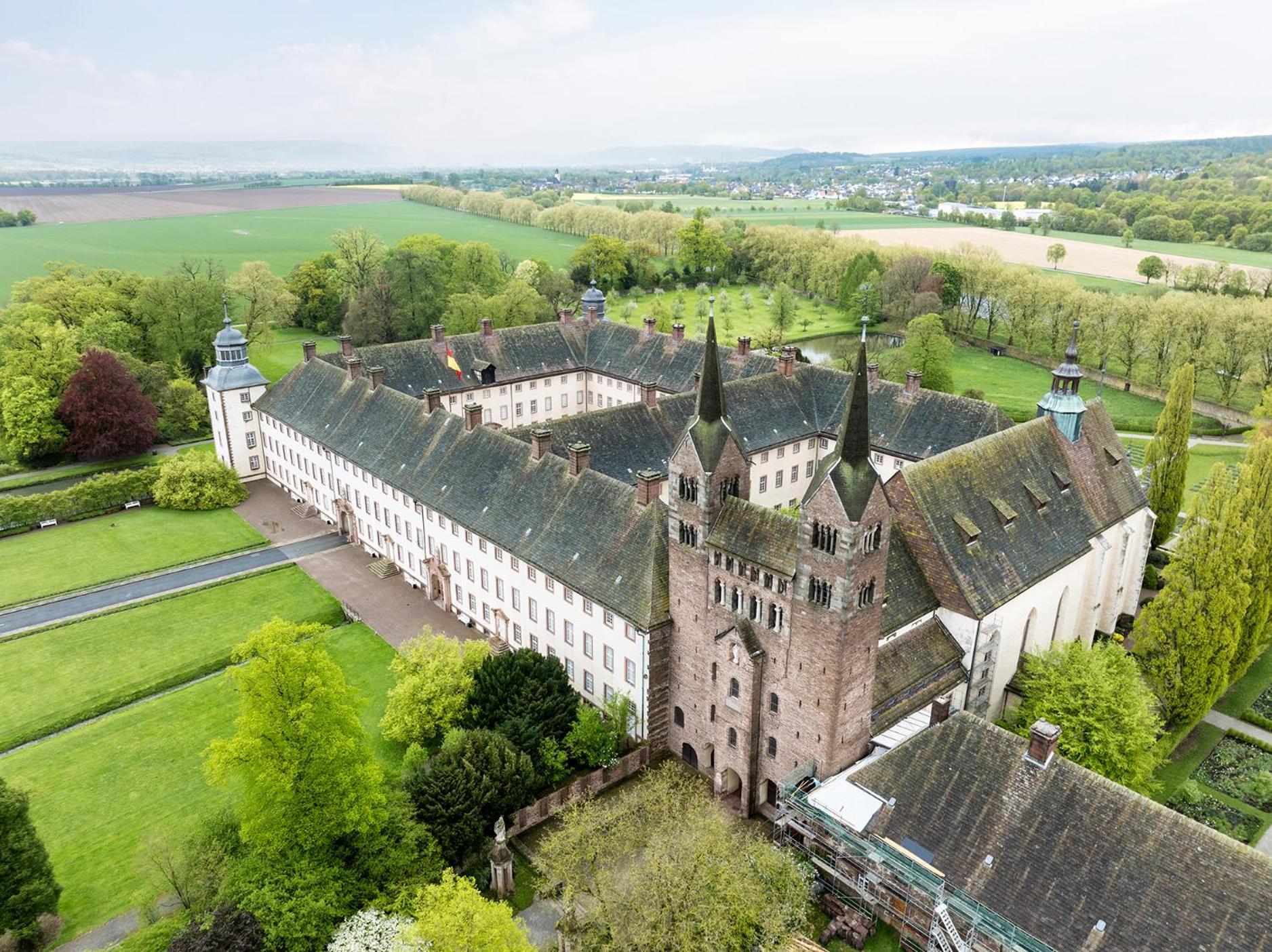 Luxus Wohnen Im Schloss Corvey Fuer 1-6 Gaeste Im Unesco Weltkulturerbe Hoexter Weserbergland Free W-Lan Parken Netflix Fuer Familien Paare Und Geschaeftsreisende Inkl Handtuecher Seife Nintendo Switch Uvm Exterior foto